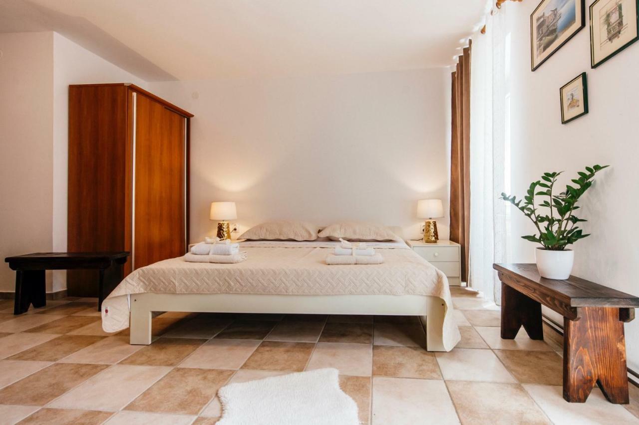 Heart Of Town Apartment Zadar Exterior photo