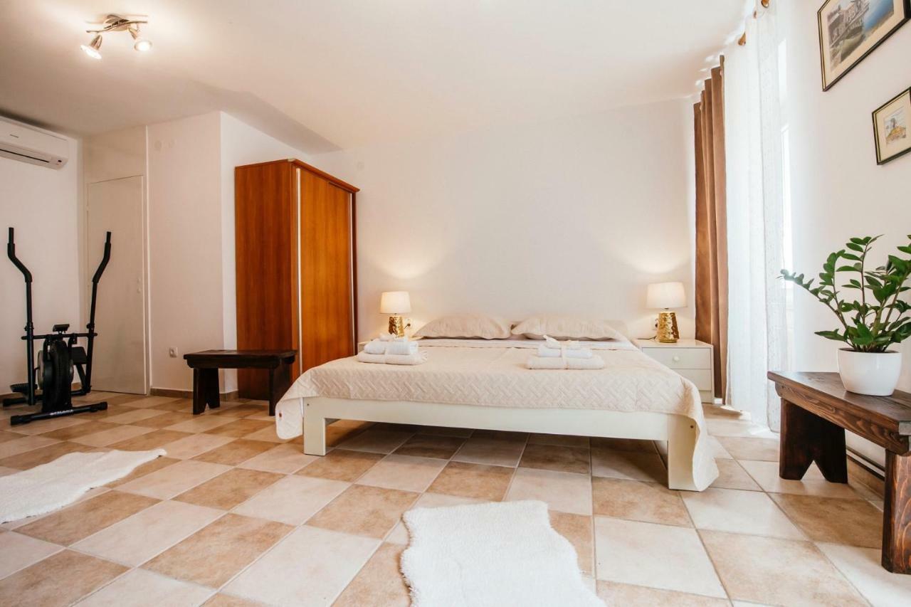 Heart Of Town Apartment Zadar Exterior photo